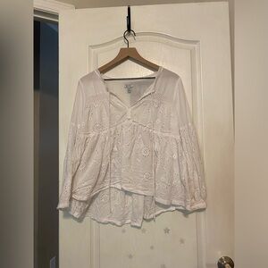 Susina Baby Doll Style white long sleeve flowy blouse, size SP, w/button sleeves